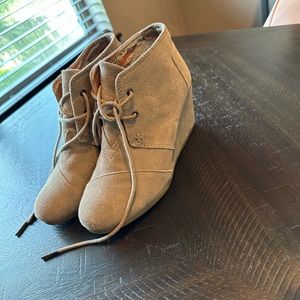 TOMS Wedges Size 7